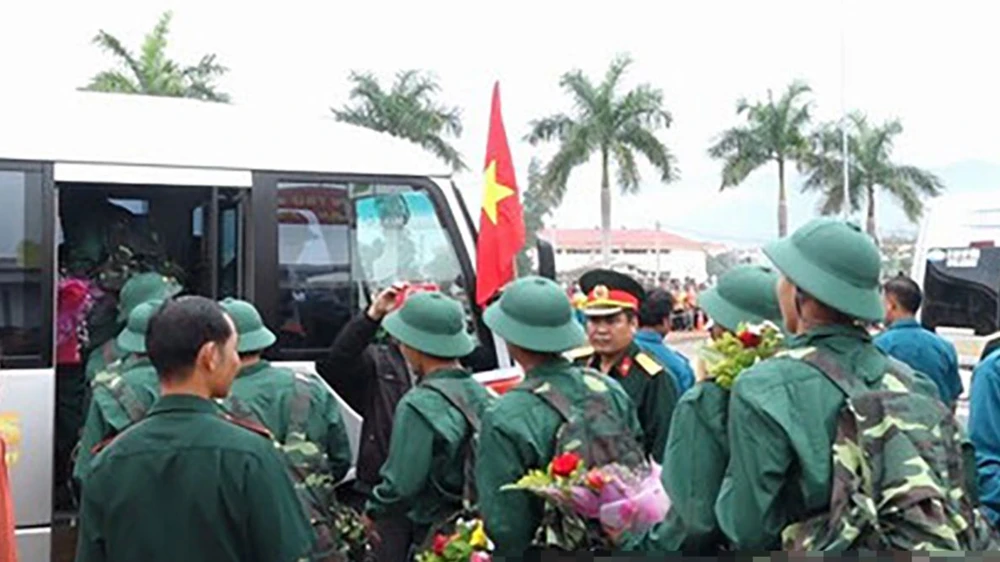 Lễ giao nhận quân thực hiện nghĩa vụ quân sự ở tỉnh Bình Định. Ảnh minh họa