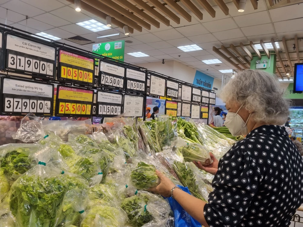 Nhiều mặt hàng giảm giá mạnh tại các siêu thị của Saigon Co.op