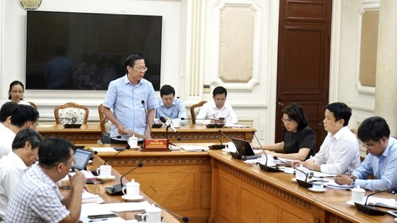 Chủ tịch UBND TPHCM Phan Văn Mãi trong một buổi họp giao ban giải ngân vốn đầu tư công tháng 5-2023. Ảnh: HOÀNG HÙNG