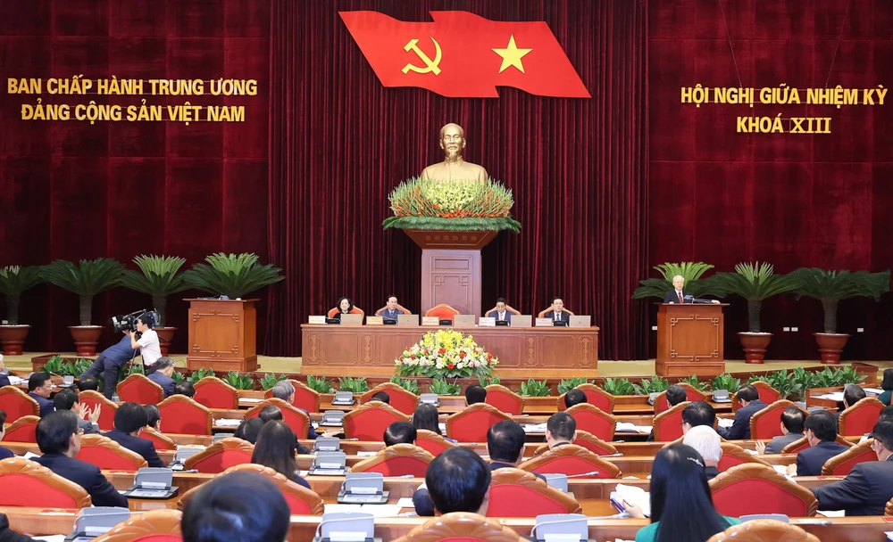 Tổng Bí thư Nguyễn Phú Trọng phát biểu khai mạc Hội nghị Trung ương giữa nhiệm kỳ khóa XIII, sáng 15-5. Ảnh: VIẾT CHUNG