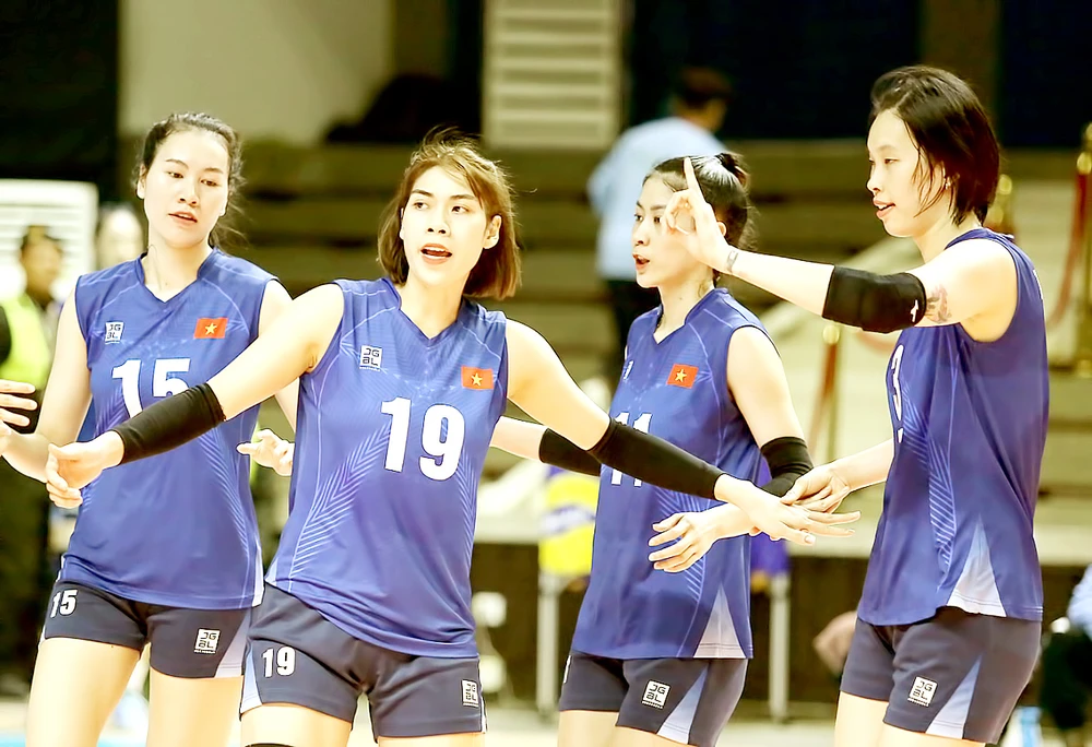 Nhiều tuyển thủ bóng chuyền nữ Việt Nam giảm sút thể lực do phải thi đấu liên tục ở các giải quốc tế tính từ đầu năm đến nay. Ảnh: P.MINH