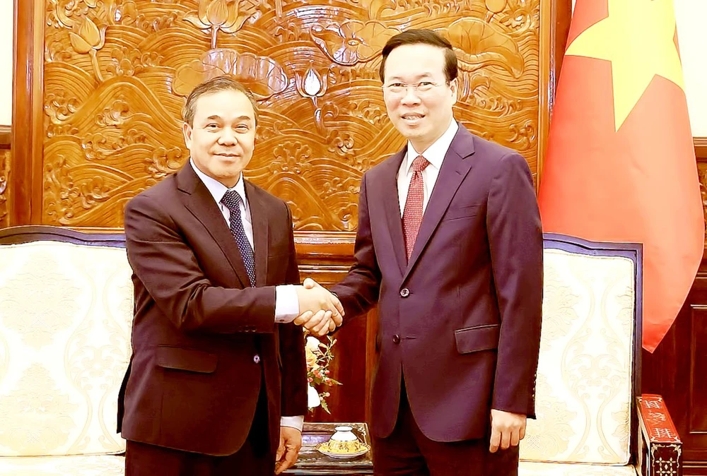 Chủ tịch nước Võ Văn Thưởng tiếp Đại sứ Lào Sengphet Houngboungnuang. Ảnh: TTXVN