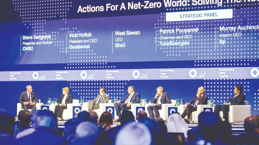 Các CEO bàn biện pháp cắt giảm khí thải carbon ở UAE