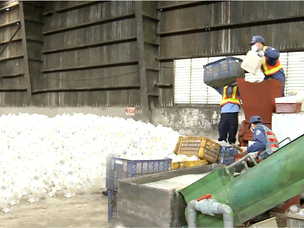 Nhà máy tái chế chất thải y tế không nguy hại tại Công ty TNHH MTV Môi trường đô thị TPHCM