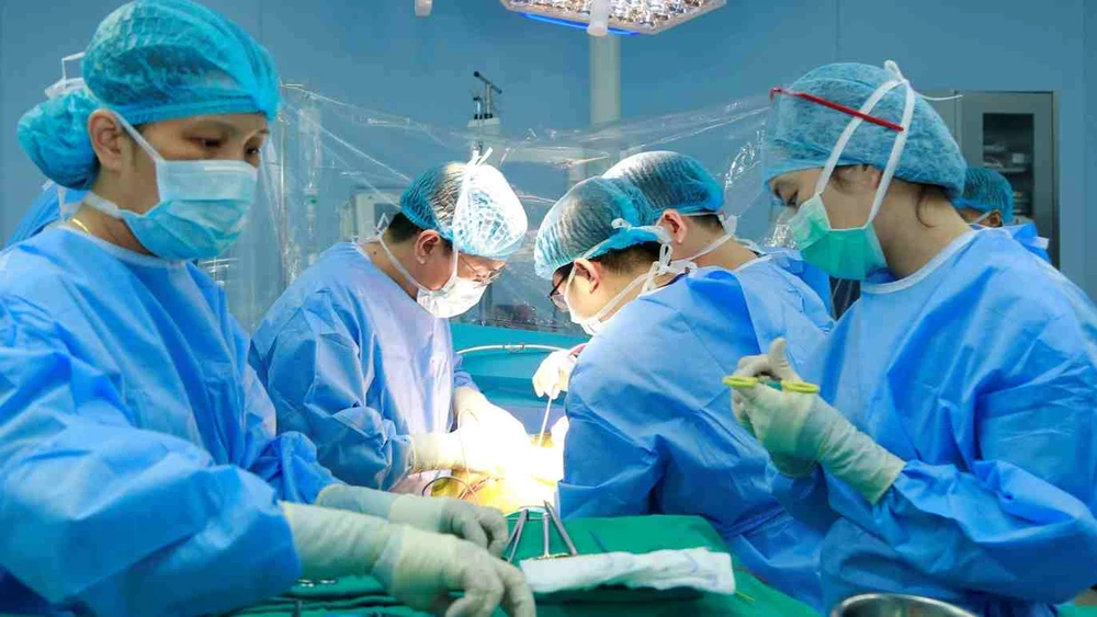 Việt Nam phấn đấu đến năm 2050 hình thành một số cơ sở y tế hiện đại ngang tầm quốc tế