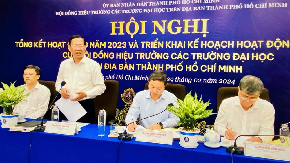 Chủ tịch UBND TPHCM Phan Văn Mãi phát biểu tại hội nghị
