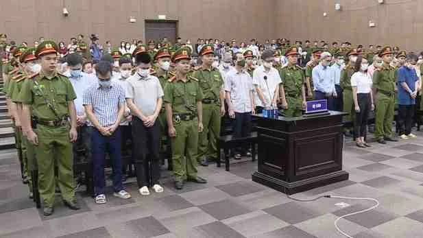 Tòa án nhân dân TP Hà Nội xét xử các bị cáo trong vụ án tham nhũng, tiêu cực liên quan tới chuyến bay giải cứu