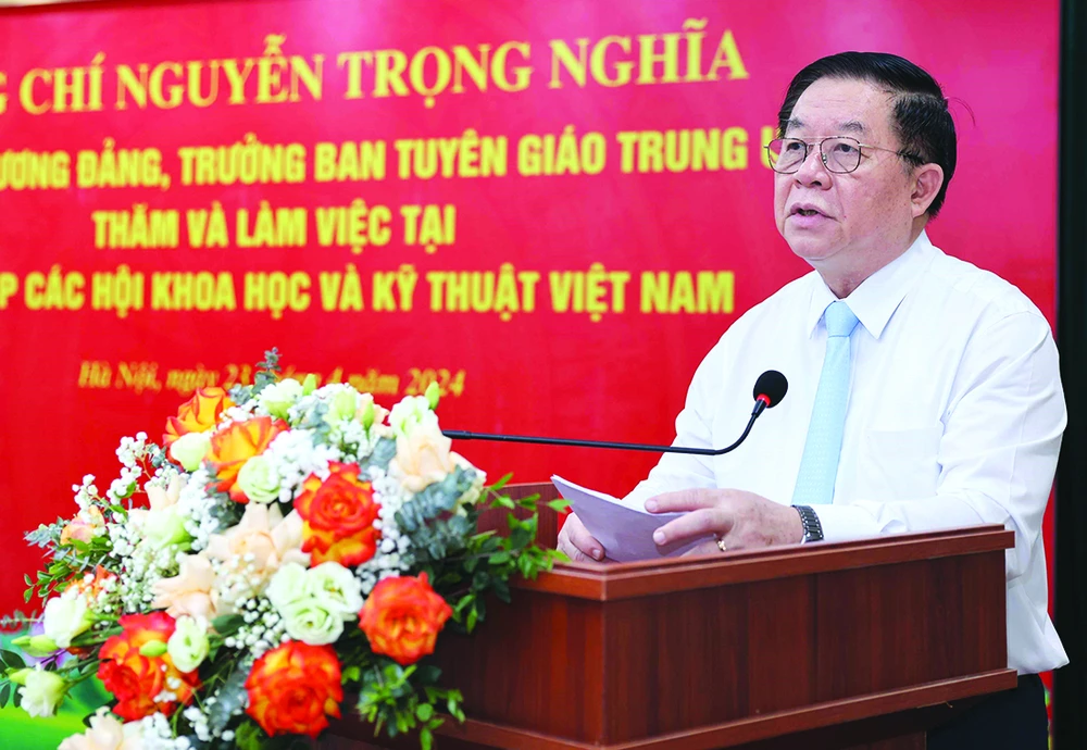 Trưởng Ban Tuyên giáo Trung ương Nguyễn Trọng Nghĩa phát biểu tại buổi làm việc. Ảnh: TTXVN
