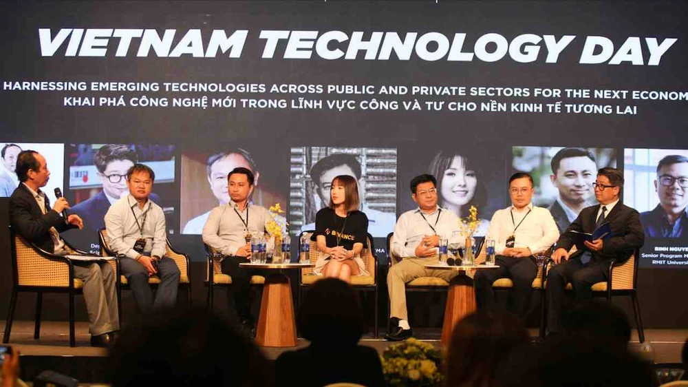 Các diễn giả trong phiên thảo luận trong sự kiện Vietnam Technology Day