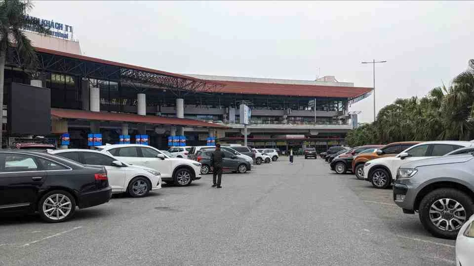 Lượng xe đến sân bay Nội Bài ngày càng tăng