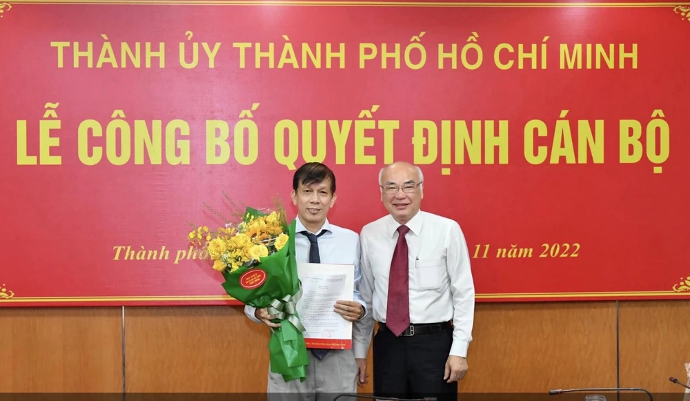 Ông Nguyễn Khắc Văn phụ trách, điều hành hoạt động của Báo SGGP