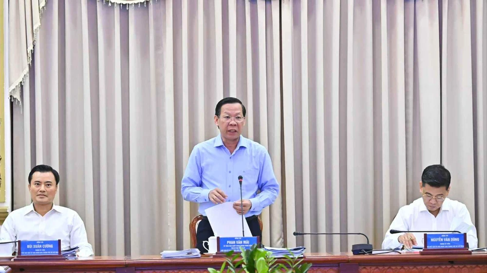 Chủ tịch UBND TPHCM Phan Văn Mãi và 2 Phó Chủ tịch UBND TPHCM