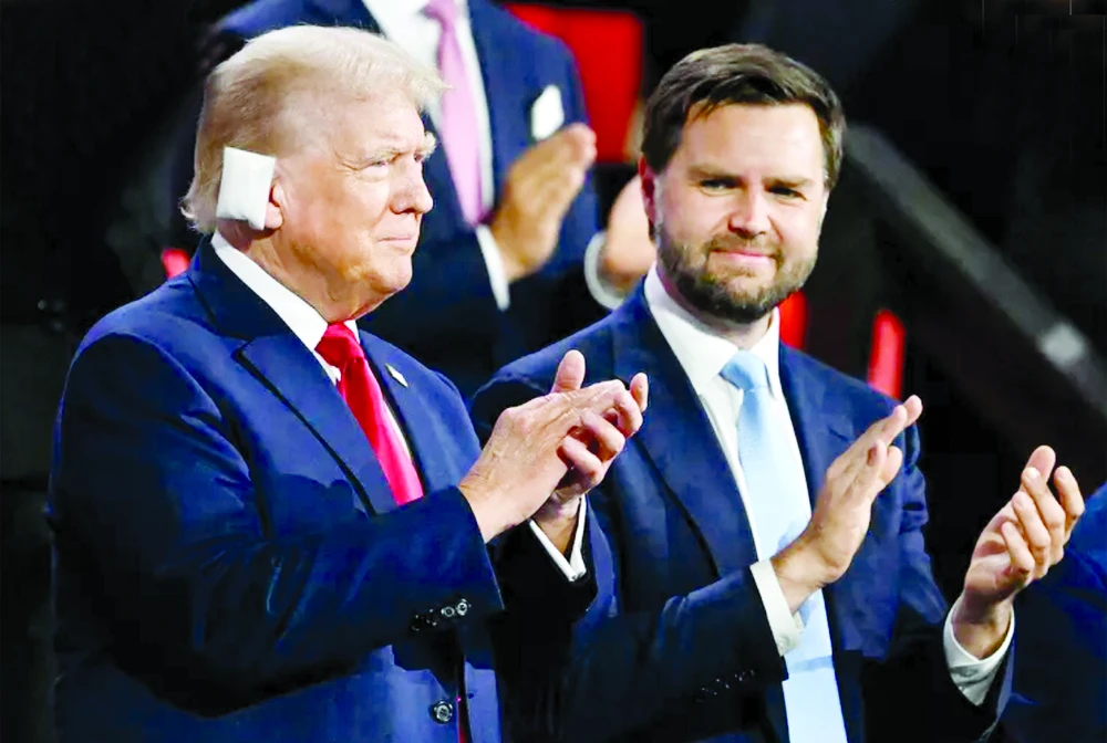 Cựu Tổng thống Donald Trump và Thượng nghị sĩ J.D.Vance tại Đại hội toàn quốc đảng Cộng hòa. Ảnh: GETTY IMAGES 