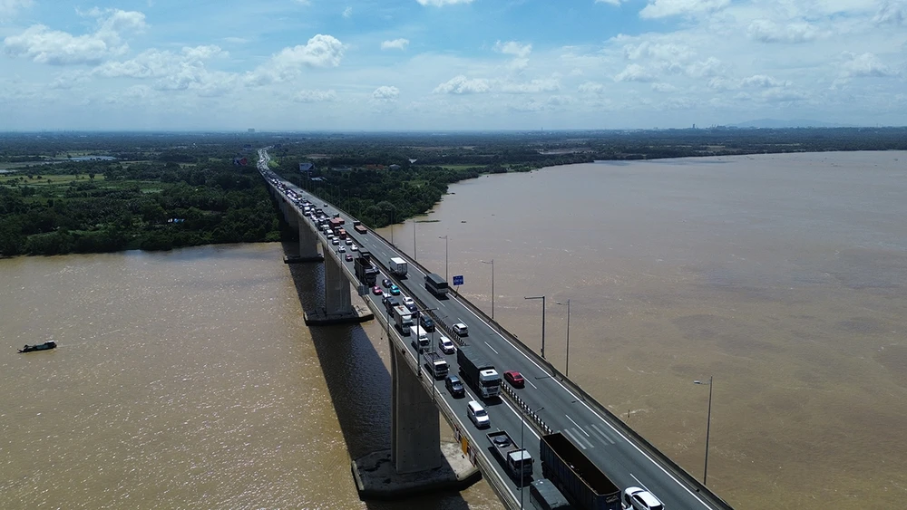 Sửa cầu Long Thành gây ùn tắc tuyến cao tốc TPHCM - Long Thành - Dầu Giây