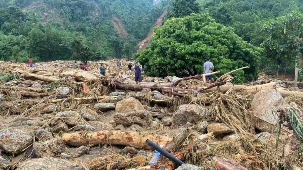 Cảnh tượng sau trận lũ ống, lũ quét tại thôn Thượng Mỹ, xã Việt Vinh (huyện Bắc Quang, tỉnh Hà Giang), ngày 29-9