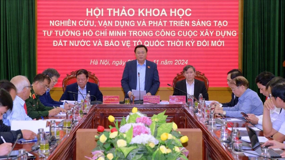 GS-TS Nguyễn Xuân Thắng phát biểu đề dẫn hội thảo