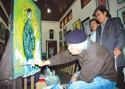 Danh họa Lưu Công Nhân tặng bức tranh sơn dầu giá trị