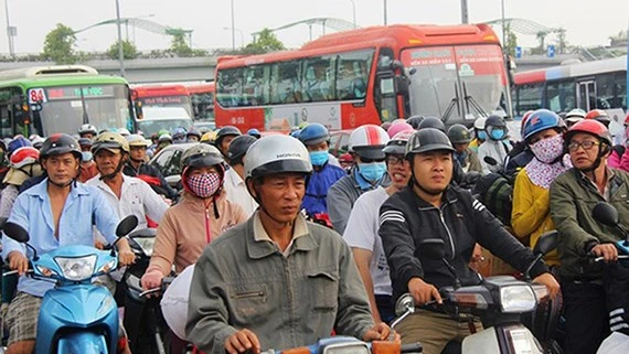 Chủ trương đội mũ bảo hiểm khi đi xe máy đã được người dân ủng hộ và chấp hành rất nghiêm