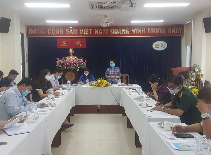 Bà Tô Thị Bích Châu, Ủy viên Ban Thường vụ Thành ủy, Chủ tịch Ủy ban MTTQ Việt Nam TPHCM phát biểu tại cuộc họp