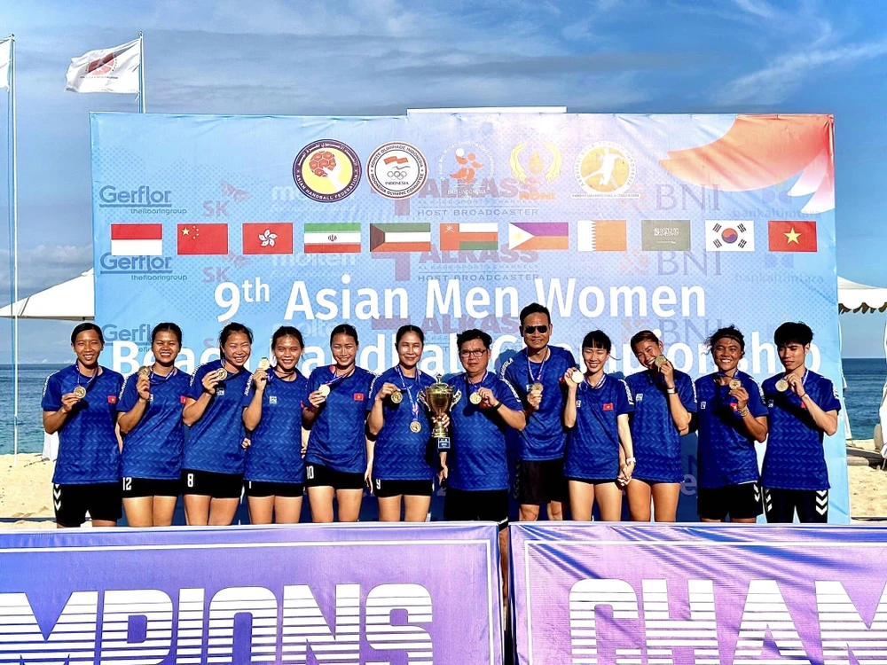 Đội tuyển BNBB nữ Việt Nam giành ngôi vô địch tại giải BNBB nam, nữ châu Á lần thứ 9. Ảnh: VHF