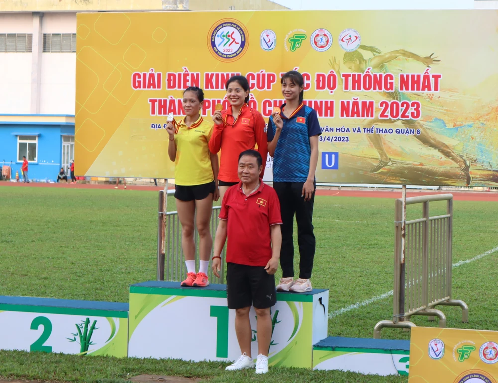 Nguyễn Thị Huyền giành HCV 400m tại Cúp Tốc độ Thống Nhất 2023. Ảnh: THANH TÙNG