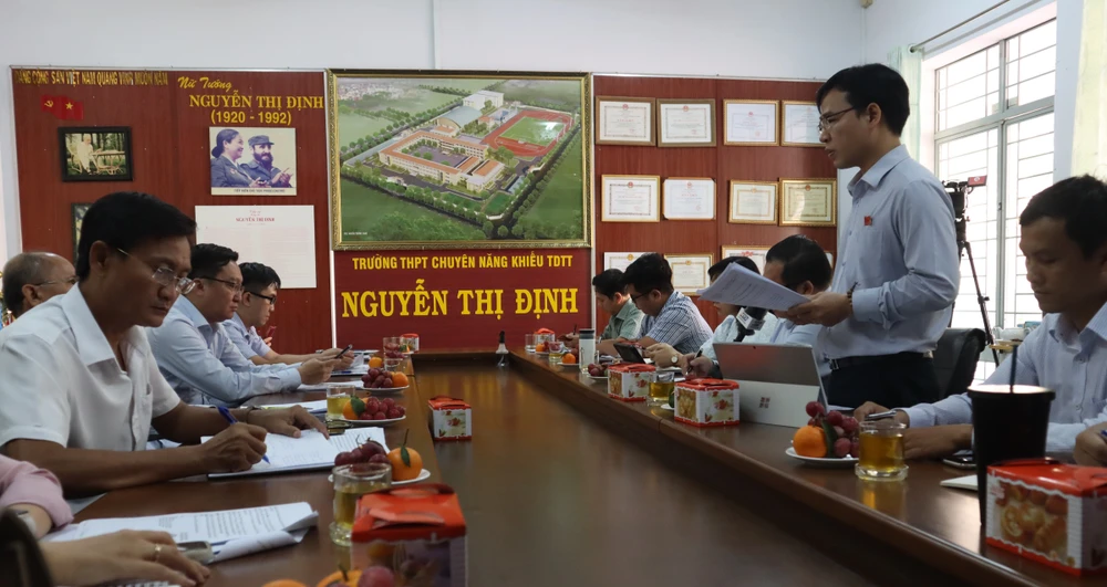 Buổi khảo sát của Ban VH-XH HĐND TPHCM tại trường Năng khiếu TDTT Nguyễn Thị Định. Ảnh: THANH TÙNG
