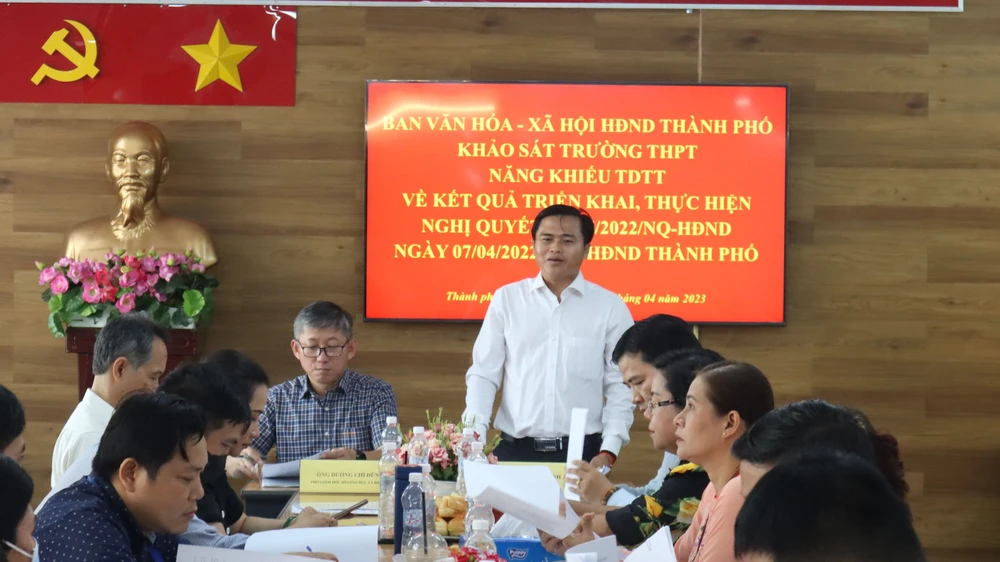 Trưởng Ban VH-XH HĐND TPHCM Cao Thanh Bình triển khai các nội dung tại buổi khảo sát. Ảnh: THANH TÙNG