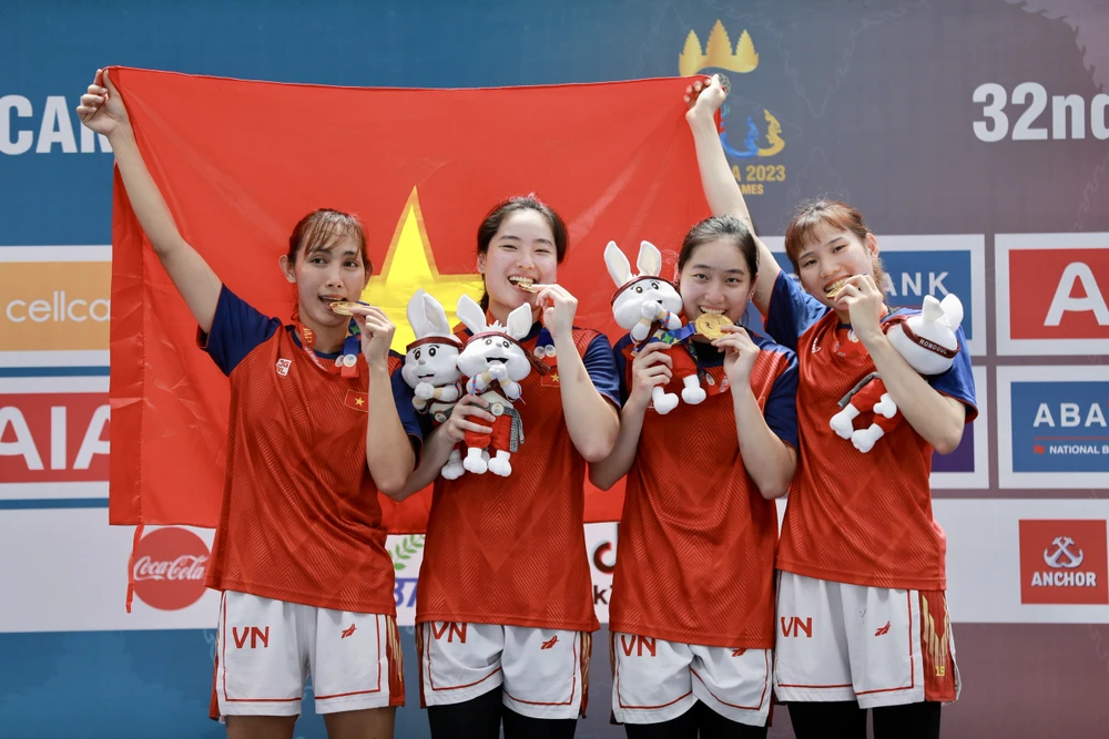 Đội tuyển bóng rổ nữ 3x3 Việt Nam giành HCV tại SEA Games 32. Ảnh; DŨNG PHƯƠNG