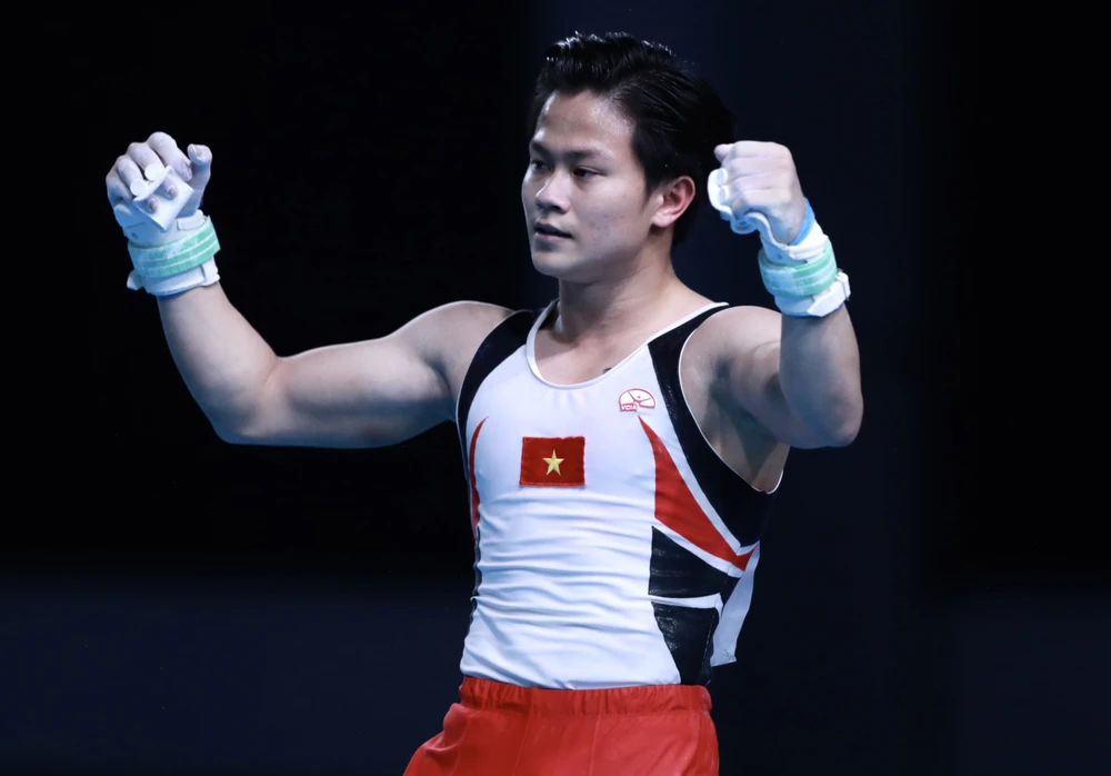 Khánh Phong hoàn thành bài dự thi vòng treo với số điểm cao nhất 14.200. Ảnh: DŨNG PHƯƠNG