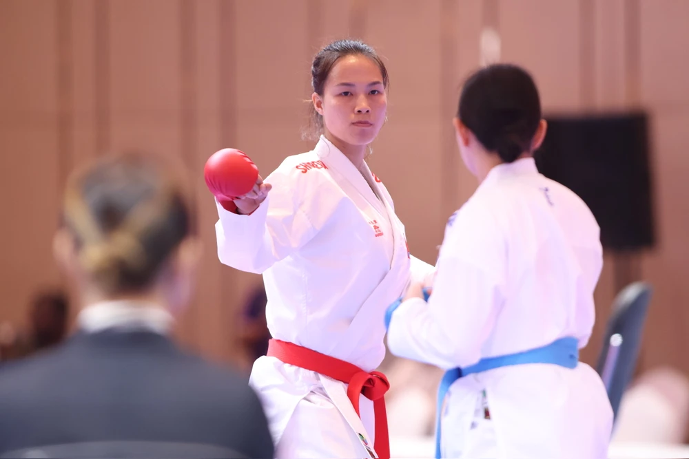 Đinh Thị Hương giành tấm HCĐ cho đội tuyển karate Việt Nam. Ảnh: TAM NINH 