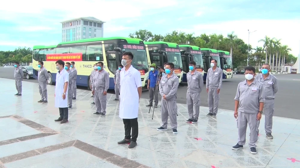Buổi lễ khởi hành đón người dân Quảng Nam tại TPHCM về quê. Ảnh: NGUYỄN CƯỜNG