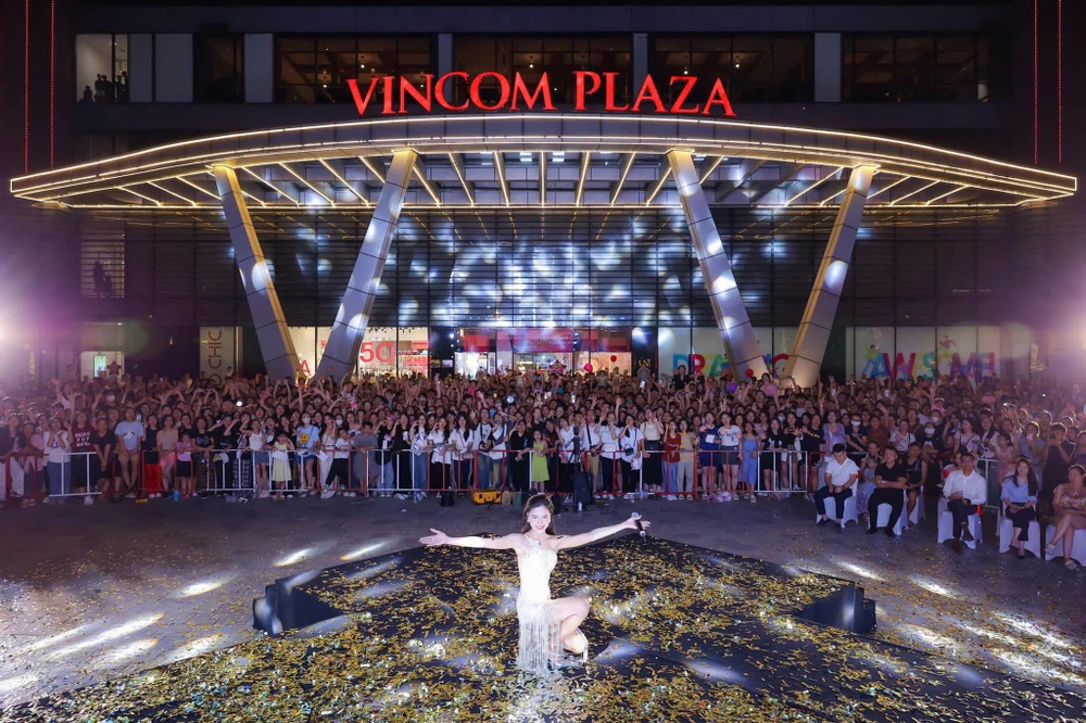 Vincom Retail l&agrave; thương hiệu thuộc hệ sinh th&aacute;i Vingroup, hiện đang quản l&yacute; v&agrave; vận h&agrave;nh 87 trung t&acirc;m thương mại, c&oacute; mặt tại 47 tỉnh th&agrave;nh, dẫn đầu tại thị trường b&aacute;n lẻ Việt Nam về mạng lưới v&agrave; độ phủ hơn 1,83 triệu m&sup2; mặt s&agrave;n cho thu&ecirc;.