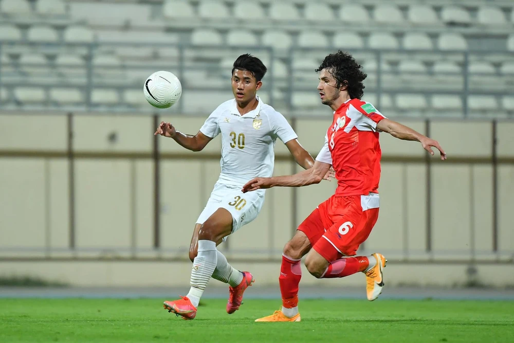 Đội tuyển Thái Lan bị Tajikistan cầm hòa sau khi dẫn trước 2-0. Ảnh: Changsuek