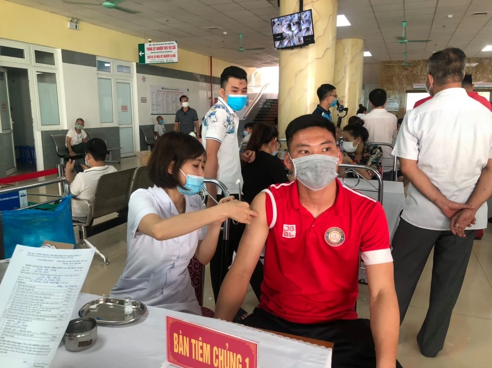 CLB Thanh Hóa đã hoàn tất mũi tiêm vaccine đầu tiên. Ảnh: THFC