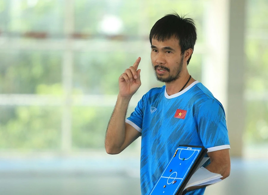 HLV Phạm Minh Giang trở thành HLV nội đầu tiên đưa đội tuyển Việt Nam lọt vào vòng knock-out Futsal World Cup 2021. Ảnh: ANH TRẦN