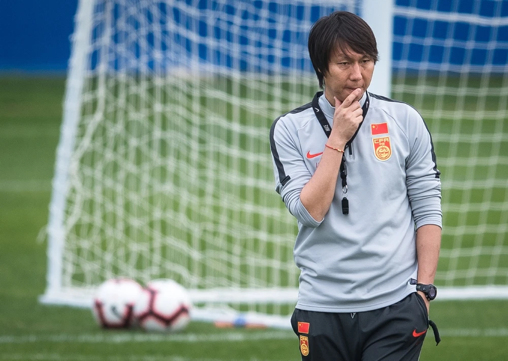 HLV Li Tie hi vọng Trung Quốc sớm được trở lại thi đấu trên sân nhà ở vòng loại World Cup 2022. Ảnh: AP