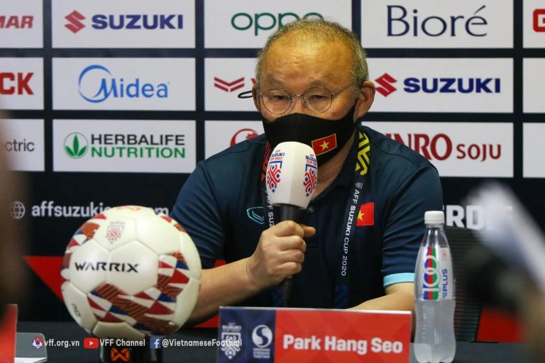 HLV Park Hang-seo muốn cải thiện khâu tấn công và phòng ngự cho học trò hướng đến bán kết AFF Cup 2020. Ảnh: NHẬT ĐOÀN