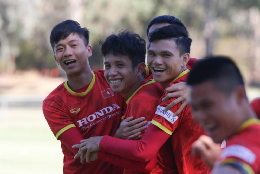 Các tuyển thủ Việt Nam đầy thoải mái trước trận đấu với Australia. Ảnh: NHẬT ĐOÀN