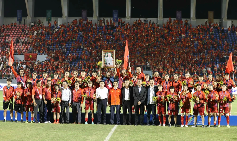 Tuyển nữ Việt Nam có lần thứ 7 giành HC vàng SEA Games. ẢNH: DŨNG PHƯƠNG
