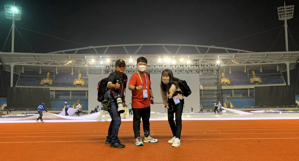 Nhóm phóng viên báo SGGP tác nghiệp SEA Games 31 đã trở về TPHCM sau 20 ngày đồng hành cùng đoàn thể thao Việt Nam. ẢNH: DŨNG PHƯƠNG