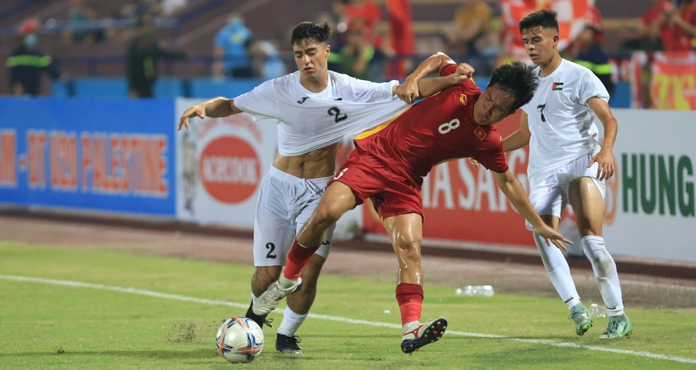 U20 Việt Nam gặp nhiều khó khăn trước U20 Palestine. ẢNH: MINH HOÀNG