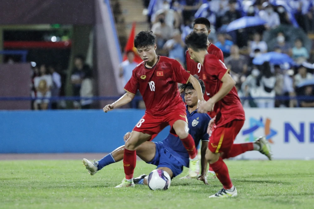 U17 Việt Nam giành vé dự vòng chung kết Giải U17 châu Á 2022 sau khi đánh bại U17 Thái Lan. ẢNH: MINH HOÀNG