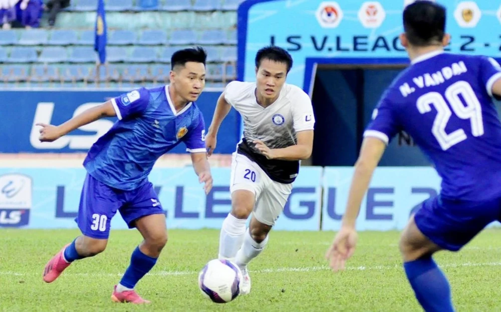 Khánh Hòa tiến gần tấm vé thăng hạng V-League nhờ cầm chân chủ nhà Quảng Nam. ẢNH: HỒNG SƠN