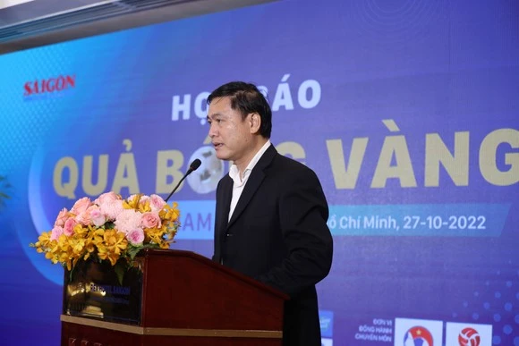 Ông Trần Anh Tú đại diện lãnh đạo VFF phát biểu ở lễ họp báo ra mắt Giải thưởng Quả bóng vàng Việt Nam năm 2022. ẢNH: ANH TRẦN