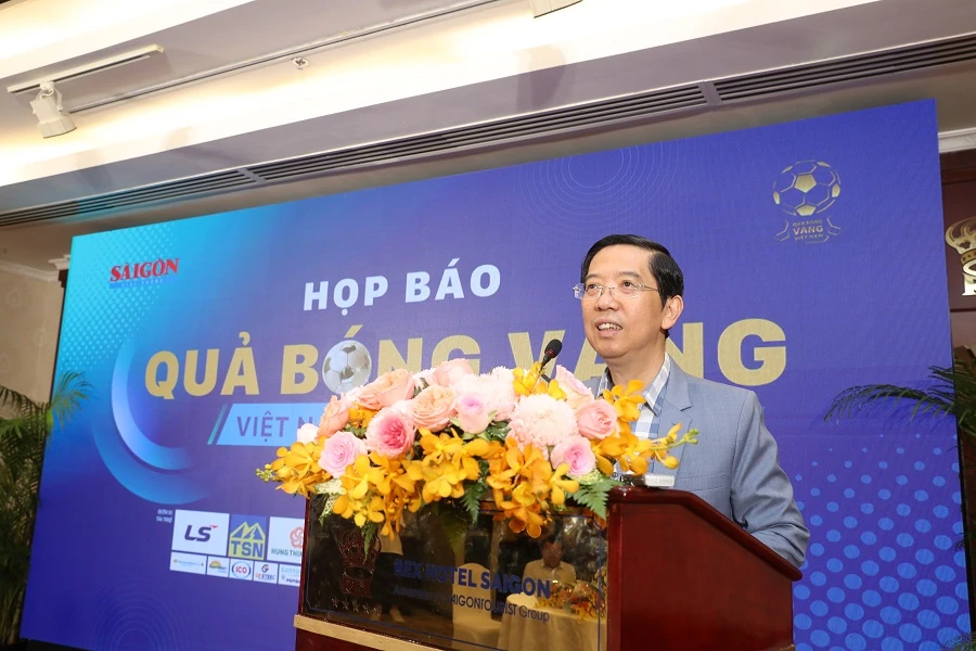 Nhà báo Nguyễn Nhật - Trưởng Ban tổ chức Giải thưởng QBV Việt Nam phát biểu ở buổi họp báo ra mắt "mùa vàng" 2022. ẢNH: DŨNG PHƯƠNG