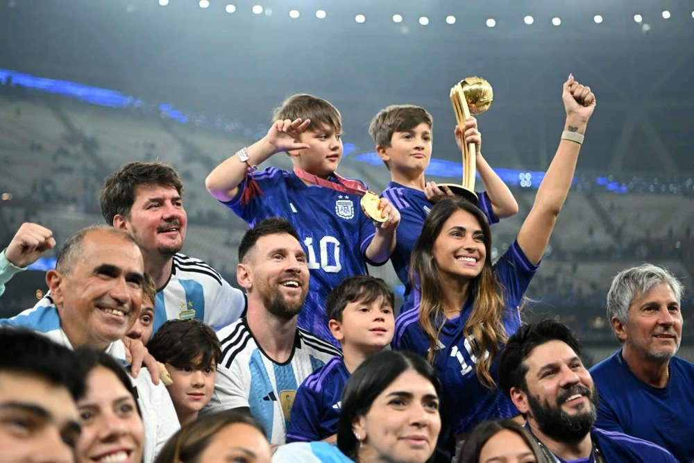 Gia đình Messi quây quần bên nhau sau trận chung kết World Cup 2022. ẢNH: GETTY