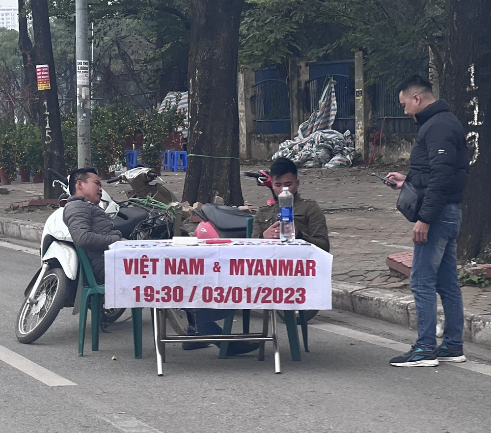 Vé xem trận Việt Nam - Myanmar không có nhiệt từ người mua. ẢNH: HỮU THÀNH