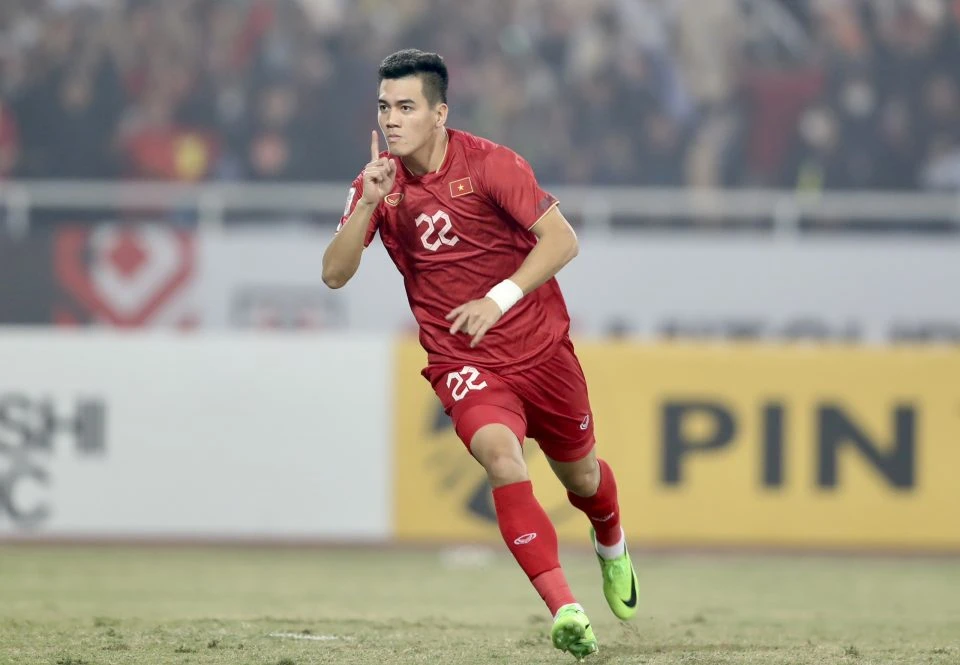 Nguyễn Tiến Linh ghi cú đúp bàn thắng giúp Việt Nam đánh bại Indonesia tỉ số 2-0, qua đó giành vé vào chơi trận chung kết AFF Cup 2022