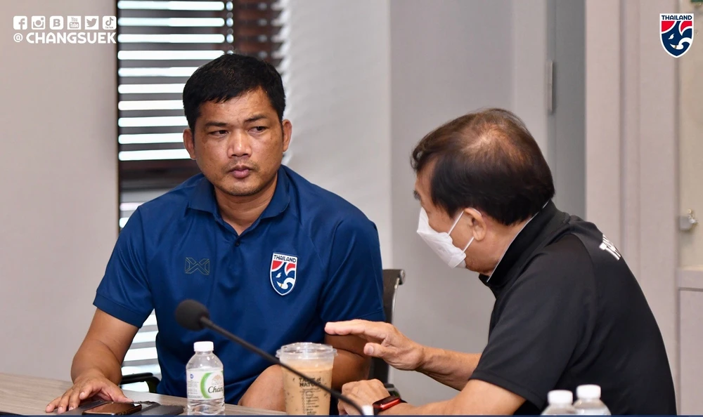 Hiệp hội Bóng đá Thái Lan và ban huấn luyện U22 Thái Lan đã có cuộc họp kỹ thuật vào hôm 11-4. ẢNH: FAT.