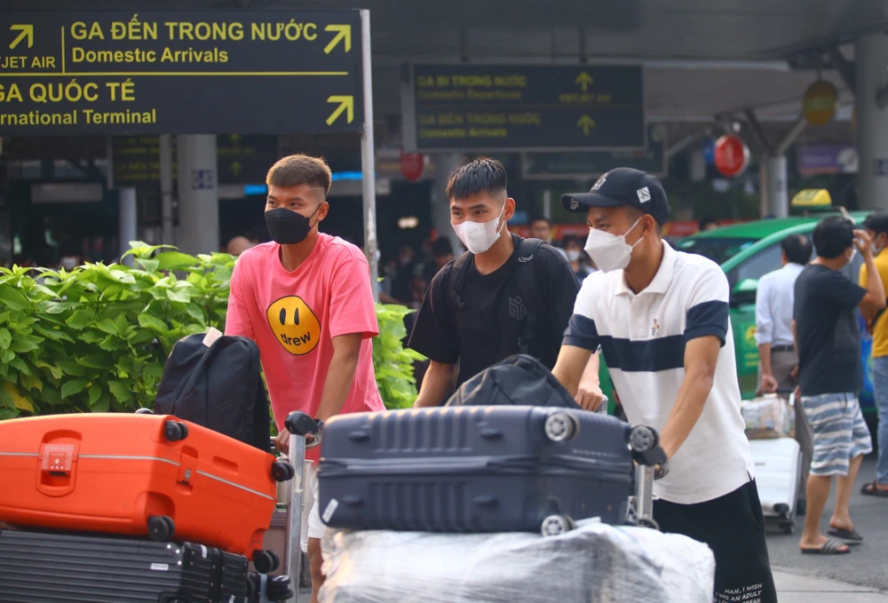 Các tuyển thủ U22 Việt Nam di chuyển từ sân bay Tân Sơn Nhất (TPHCM) về Bà Rịa - Vũng Tàu.